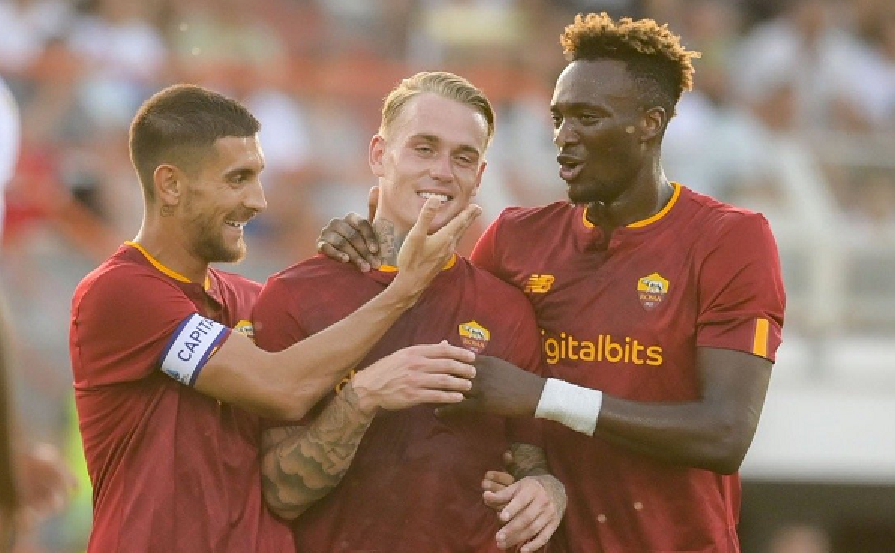  罗马年轻中卫伊巴涅斯送乌龙，致命失误葬送好局引反思